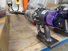 +VAT Dyson V10 cordless stick vacuum cleaner with battery, charger and accessories
