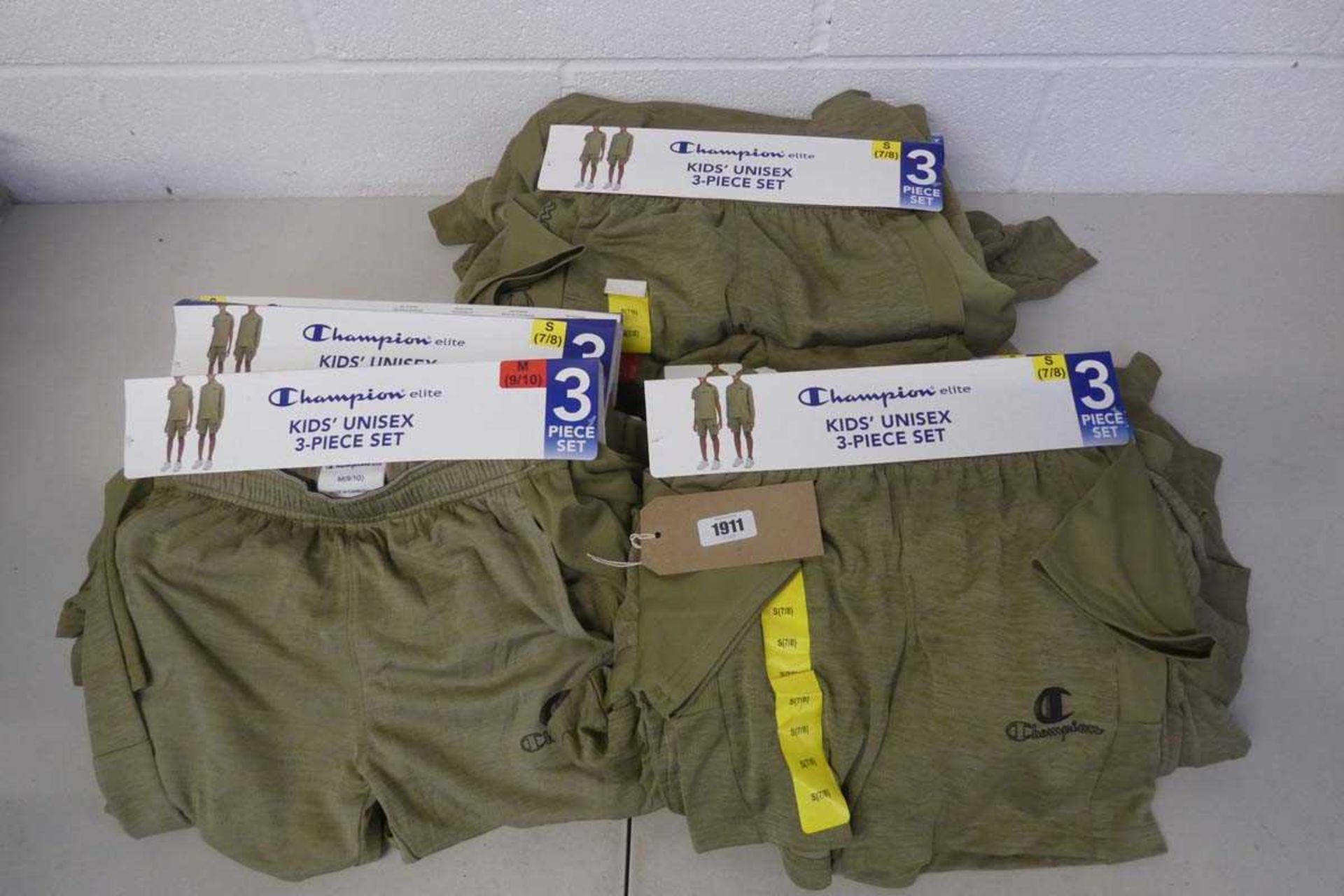 { Choice of lots: 1911, 1912 } Approx. 15 boys Champion elite clothing sets