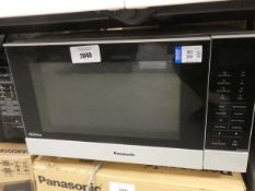 +VAT Panasonic microwave in silver (NN-SF464M)