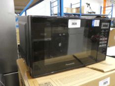 +VAT Panasonic microwave in black (NN-E28JBM)