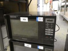 +VAT Unboxed Panasonic NN-E28JBM digital microwave oven in black