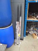 +VAT Assortment of tools to include an easy screeder and 2 x demolition bars