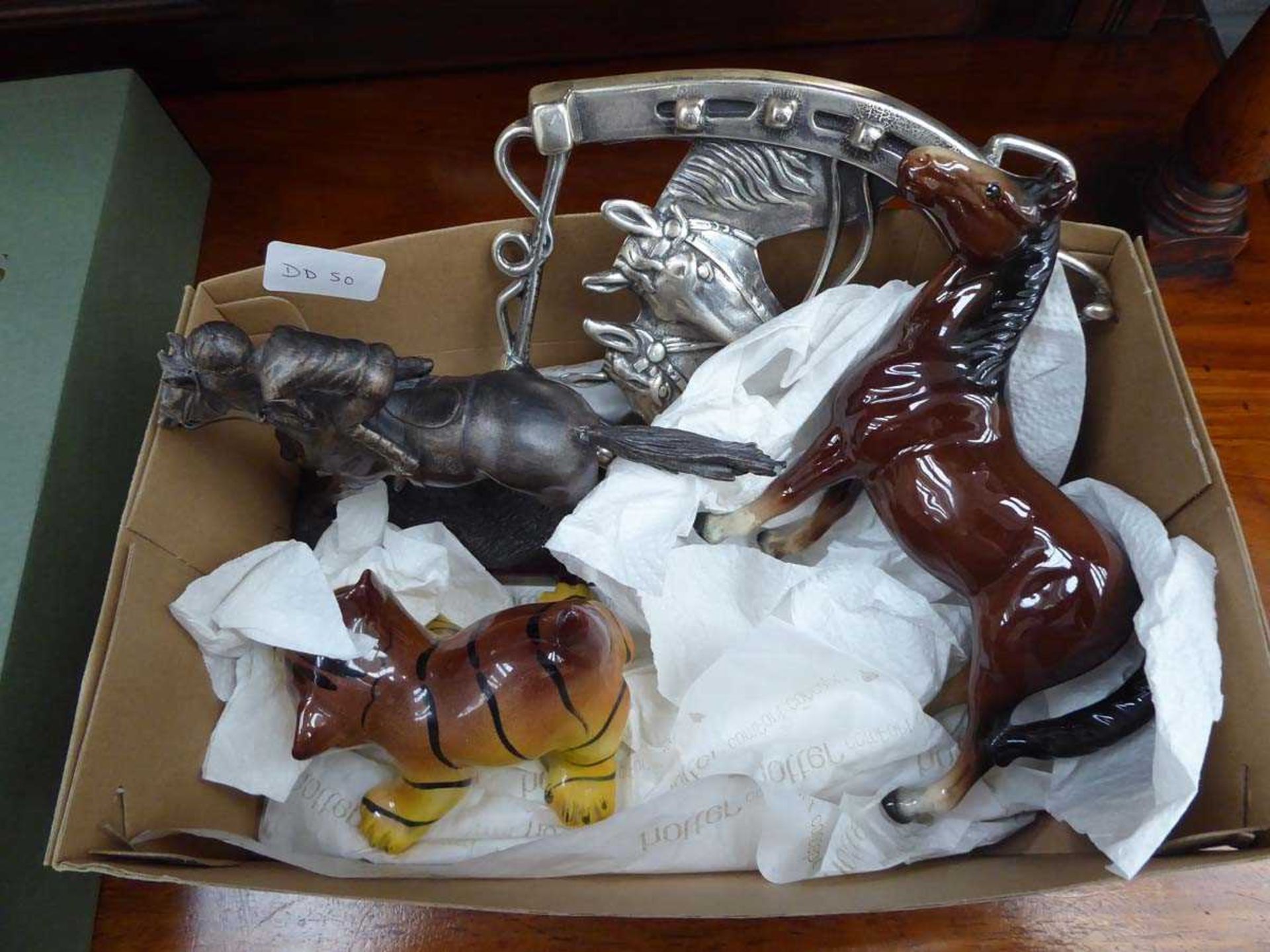 Box containing ornamental horse shoe plus horse and cat figure