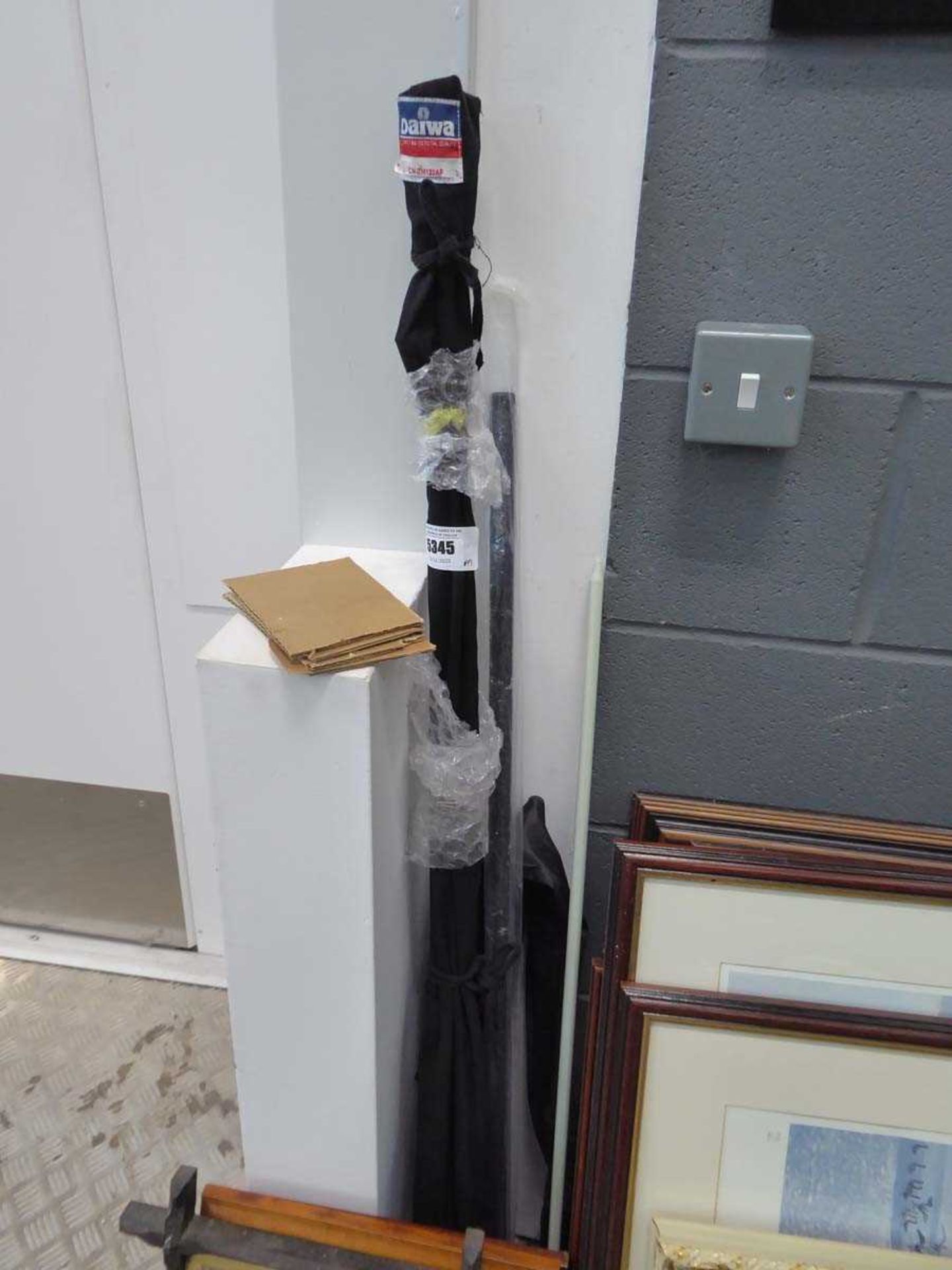 +VAT Daiwa horse fishing rod plus a fishing pole