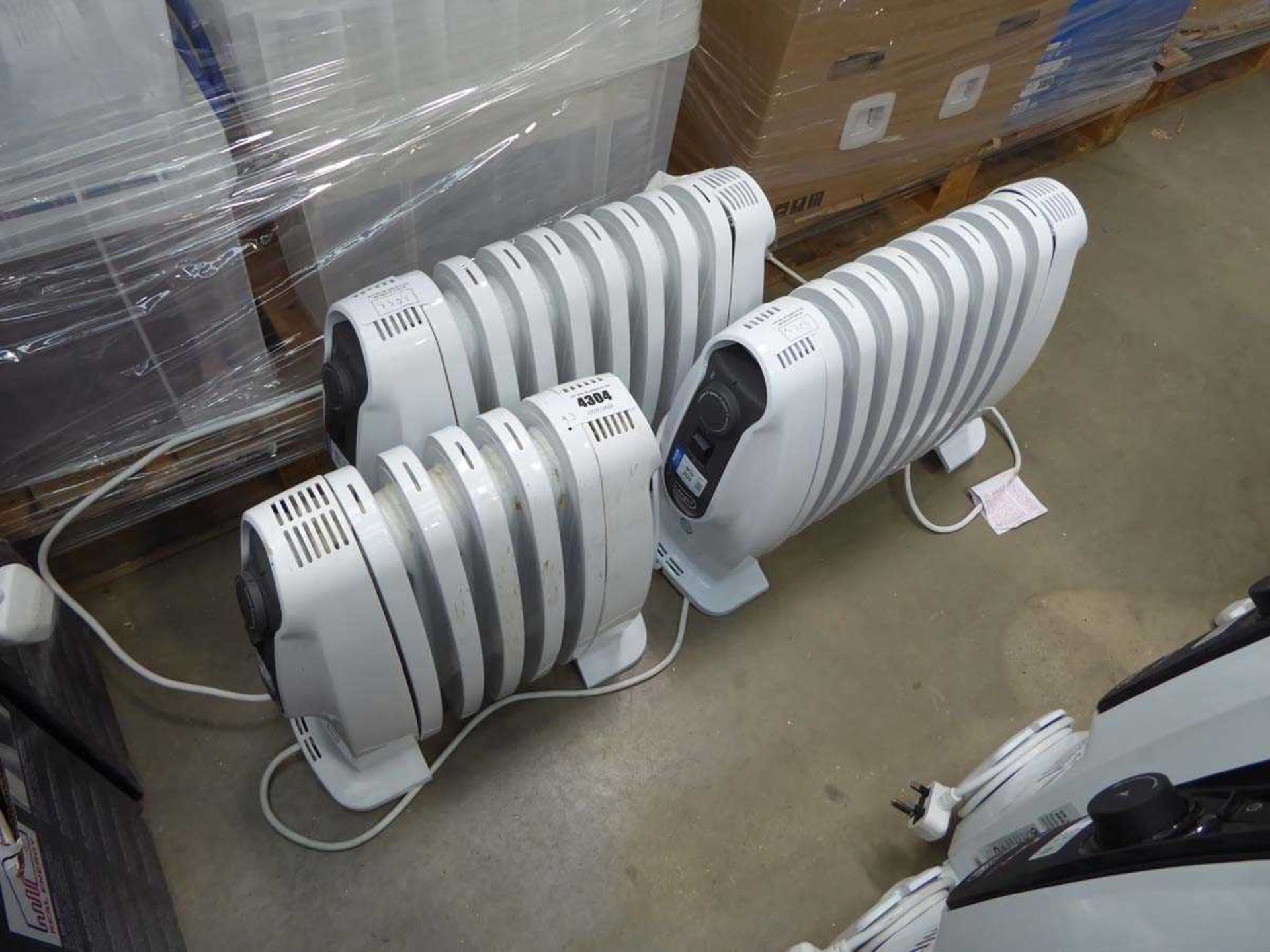240v Radiator +VAT 3 small De'Longhi 240v oil filled radiators
