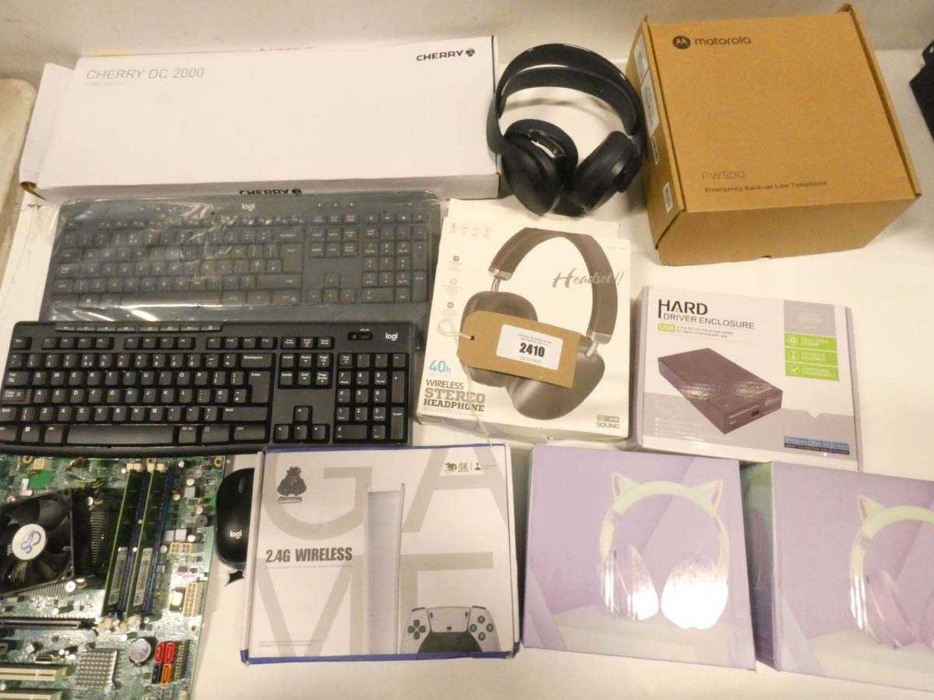 +VAT Motorola FW500 back up telephone, 3x keyboards, headphones, etc