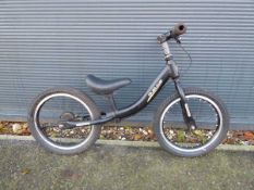 Buewe children's push along bike with no pedals