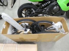 +VAT Unbranded boxed town bike, in pieces