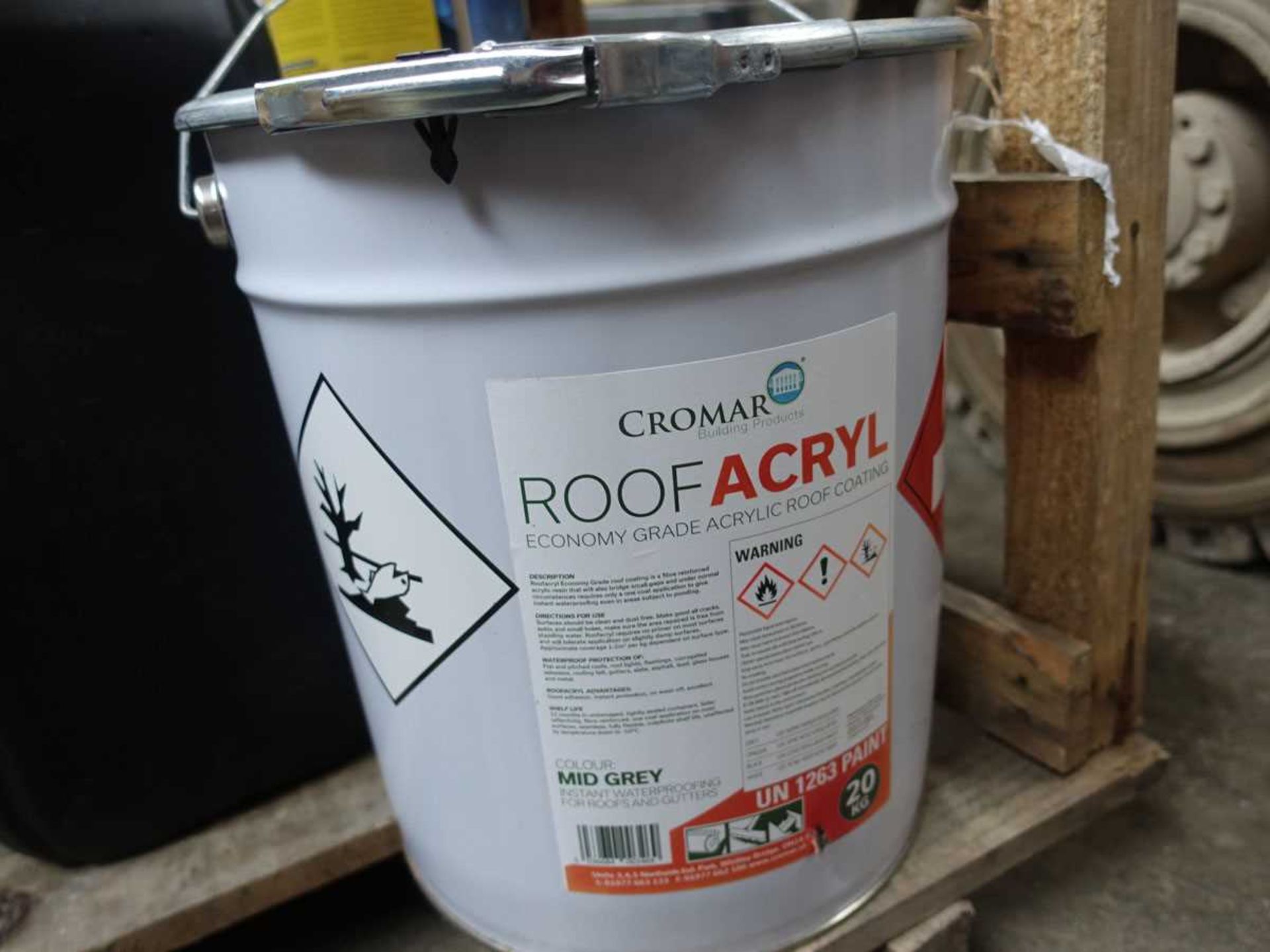 +VAT Stillage of miscellaneous roofing fluids including Cromapol acrylic roofing compound, bitumen - Image 6 of 7