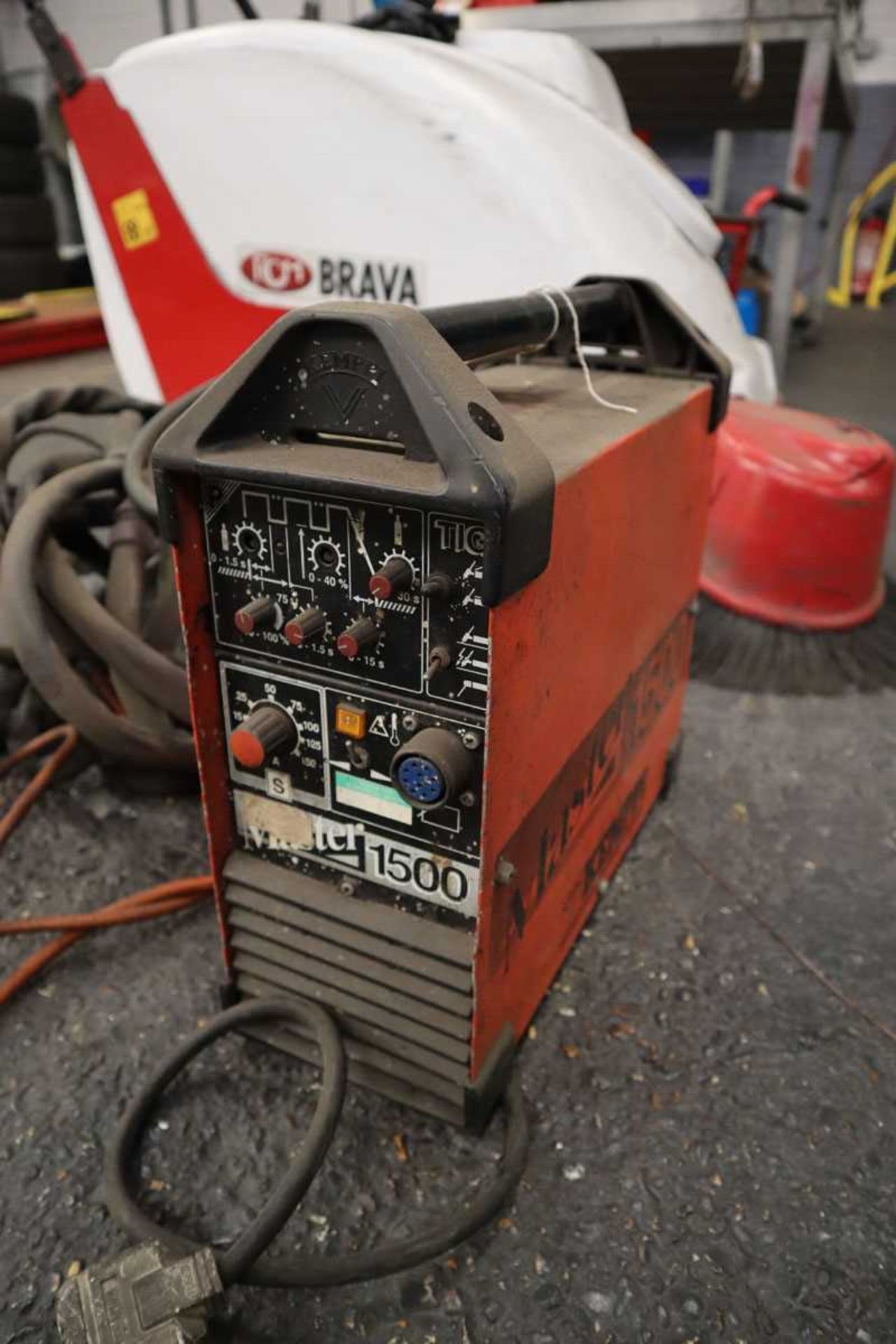 Kemppi Master 1500 welding unit together with a range of hoses and gauges - Image 3 of 3