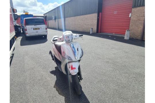 2016 Piaggio Medley 125 - Image 11 of 13