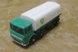 Matchbox 32 Leyland Petrol Tanker