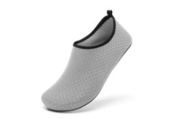 25 x Swim Beach Shoes Sizes 34/35, 40/41, 46/47 Lb36