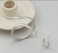 New! 2pcs Bohemian Style Retro Cool Snake-Shaped Ring Bracelet Combination Set.