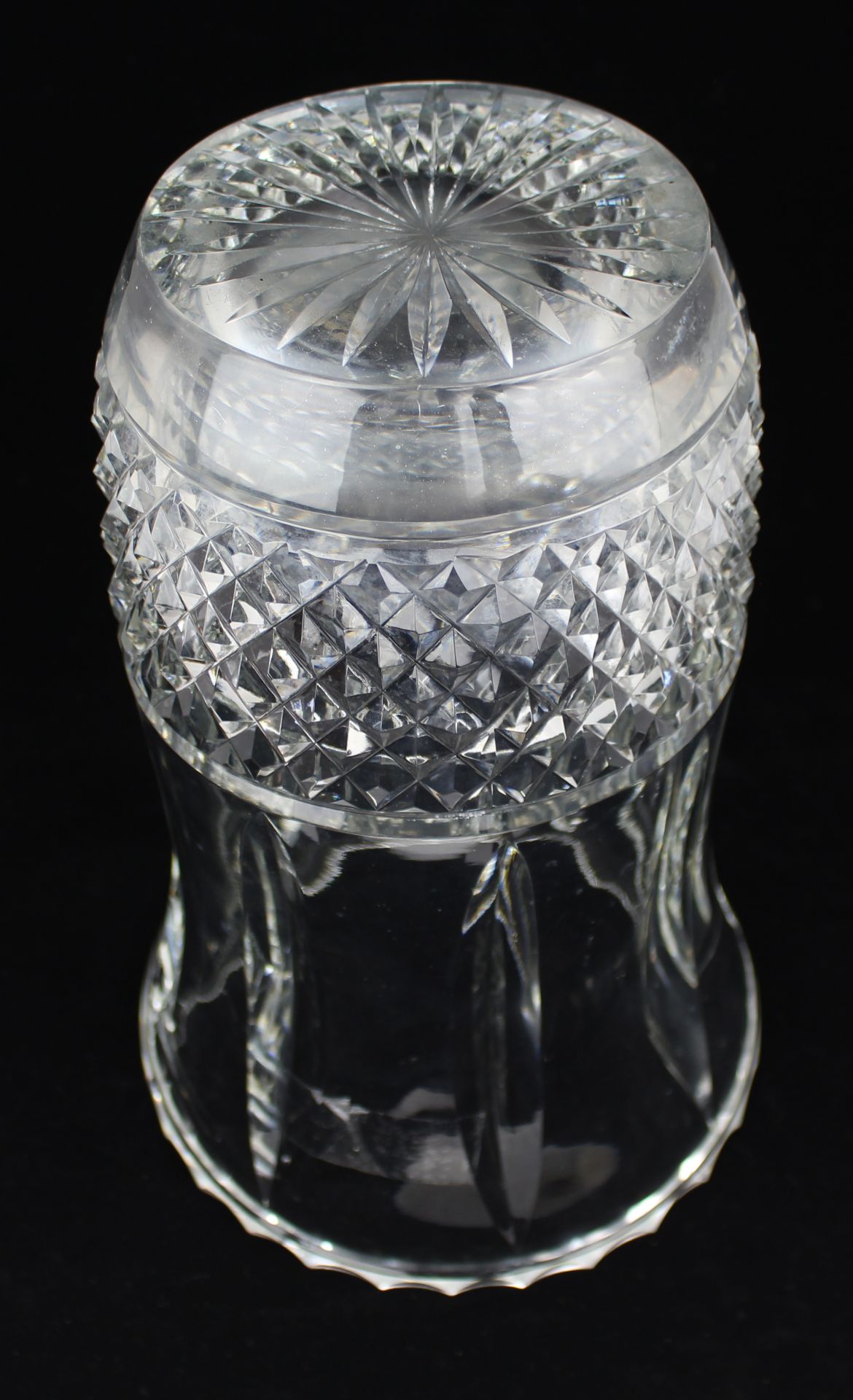 Large Cut Crystal Vase with Diamond and Fluted Detail - Image 4 of 4
