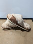 Furry Slippers - Large 275mm Length. - EST £15 - V2-BOX 65