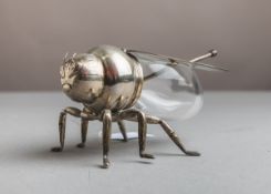 Honig-Gefäß in Form einer Biene (wohl 30/40er J.)