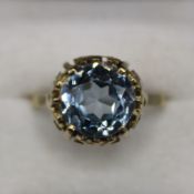 Goldring 333 mit blauen Spinell