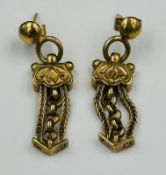 Two 9ct gold drop earrings with an approximate weight of 5.2g