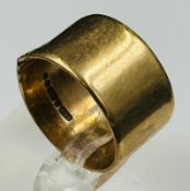 A 9ct gold wedding style band with an approximate total weight of 6.4g and size N.5