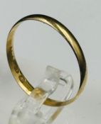 An 18ct wedding band, with an approximate weight of 1.7g and size T