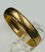 A 9ct yellow gold wedding band, approximate weight 1.7g and size Q