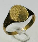 A 9ct gold signet ring, approximate total weight 2.6g size Y