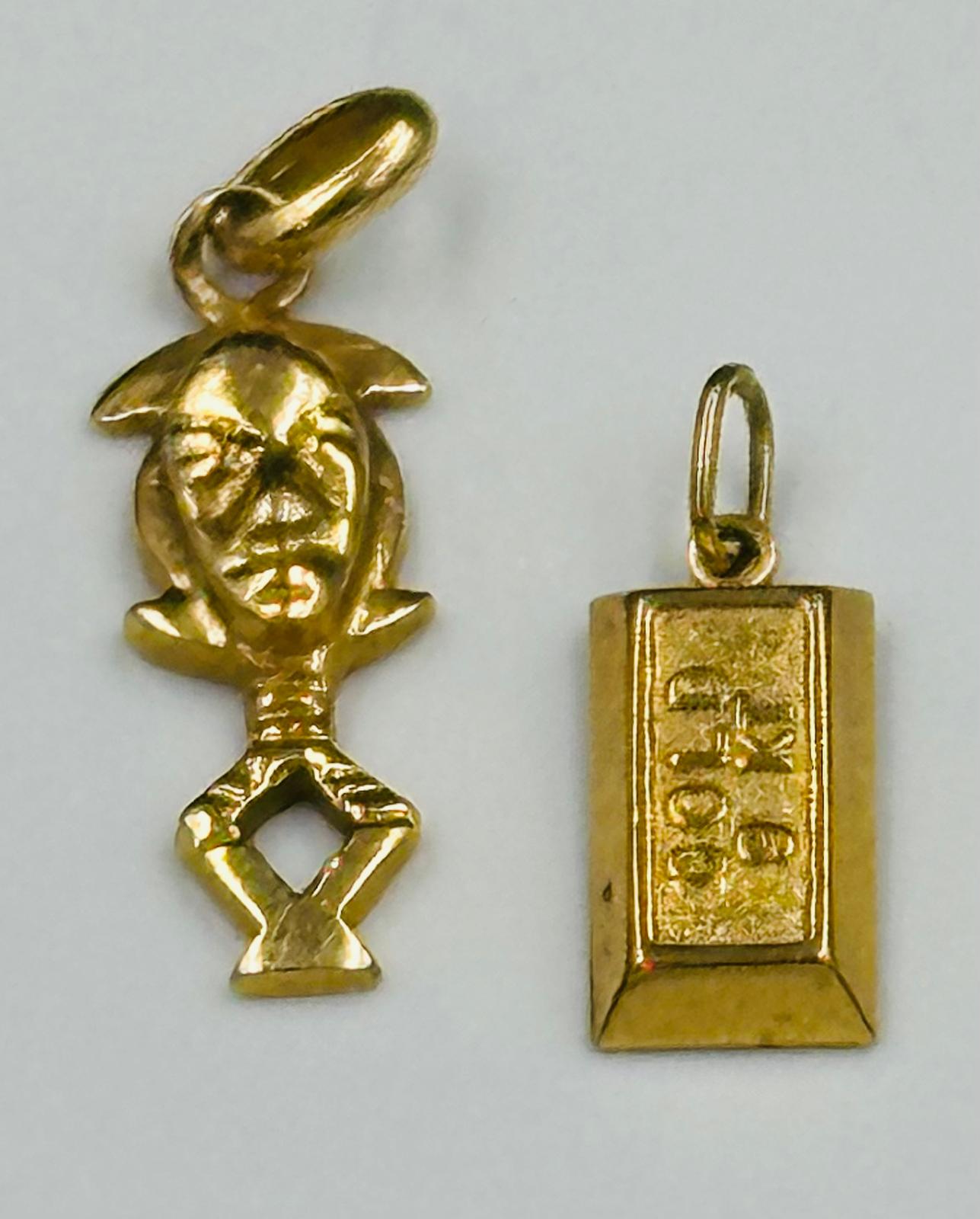 Two 9ct yellow gold charms with an approximate weight of 3g