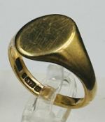 A 9ct gold signet with an approximate weight of 5.5g and size P