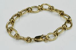 A 9ct gold bracelet with an approximate total weight of 6.5g
