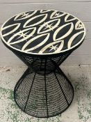 A round side table on metal frame (H46cm Dia40cm)