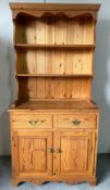 Pine dresser with plate rack (H1497cm W67cm D47cm)