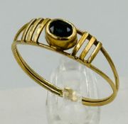 An 18ct, marked 750 fashion ring with an approximate weight of 1.2g and size N