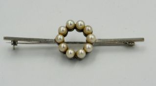 A 9ct white gold and pearl brooch with an approximate weight of 4.3g