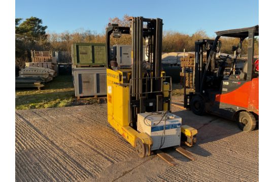 Narrow Aisle R5-16N Triple Mast 1.6 ton Electric Fork Lift c/w Charger with side Shift etc, From MoD - Image 2 of 15