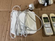 1X APPLE AIRPOT EXTREME ROUTER +BT TELEPHONE SYSTEM