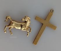 A 9ct yellow gold horse brooch, 30 x 40mm, and a crucifix pendant, both hallmarked, 13.8g (2)