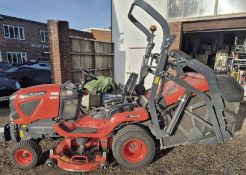 A KUBOTA G261 HD Twin Cut Ride On Lawn Mower, Recorded Hours: 73.6 hours, with Tip Off Collection