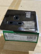 20 x SCHNEIDER GU2410BBN 1 Gang 13A Switched Sockets Screwless Black Nickel Black Inserts