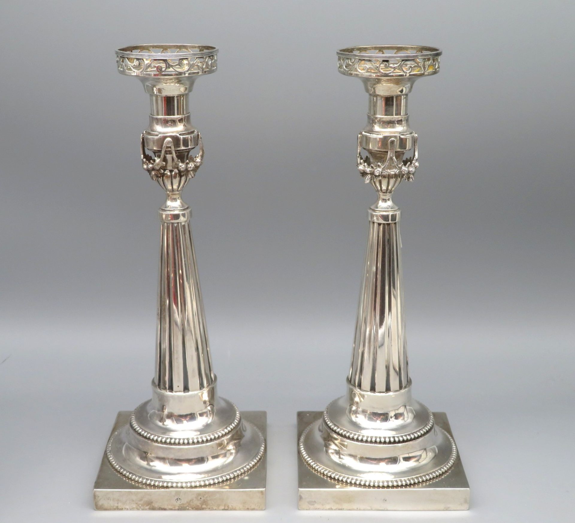 2 antike Kerzenleuchter, Niederlande, Cornelis Knuysting, Rotterdam, 1807, Silber 835/000, mehrfach