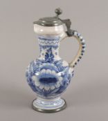 Enghalskrug, Fayence, Nürnberg, um 1730-1740