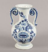Vase, Fayence, Leonhard Wolf, Hanau, um 1730