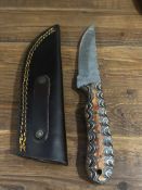 Custom Damascus Skinner Knife - Sculpted Wasp Pattern Grip & Tooled Leather Sheath