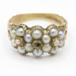 9ct gold Victorian split pearl mourning ring, as found (2g) Size L
