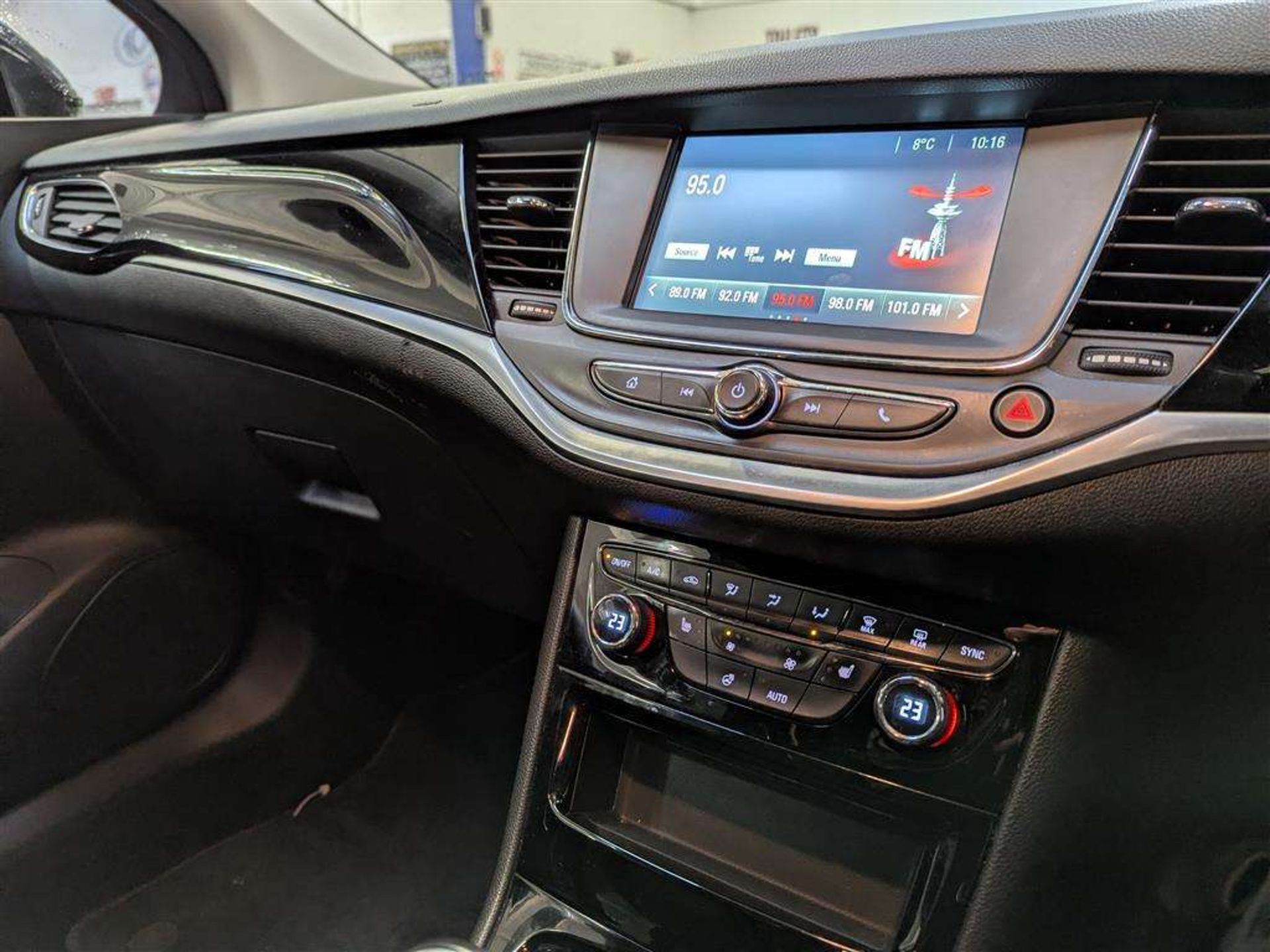 2019 VAUXHALL ASTRA GRIFFIN - Image 19 of 30