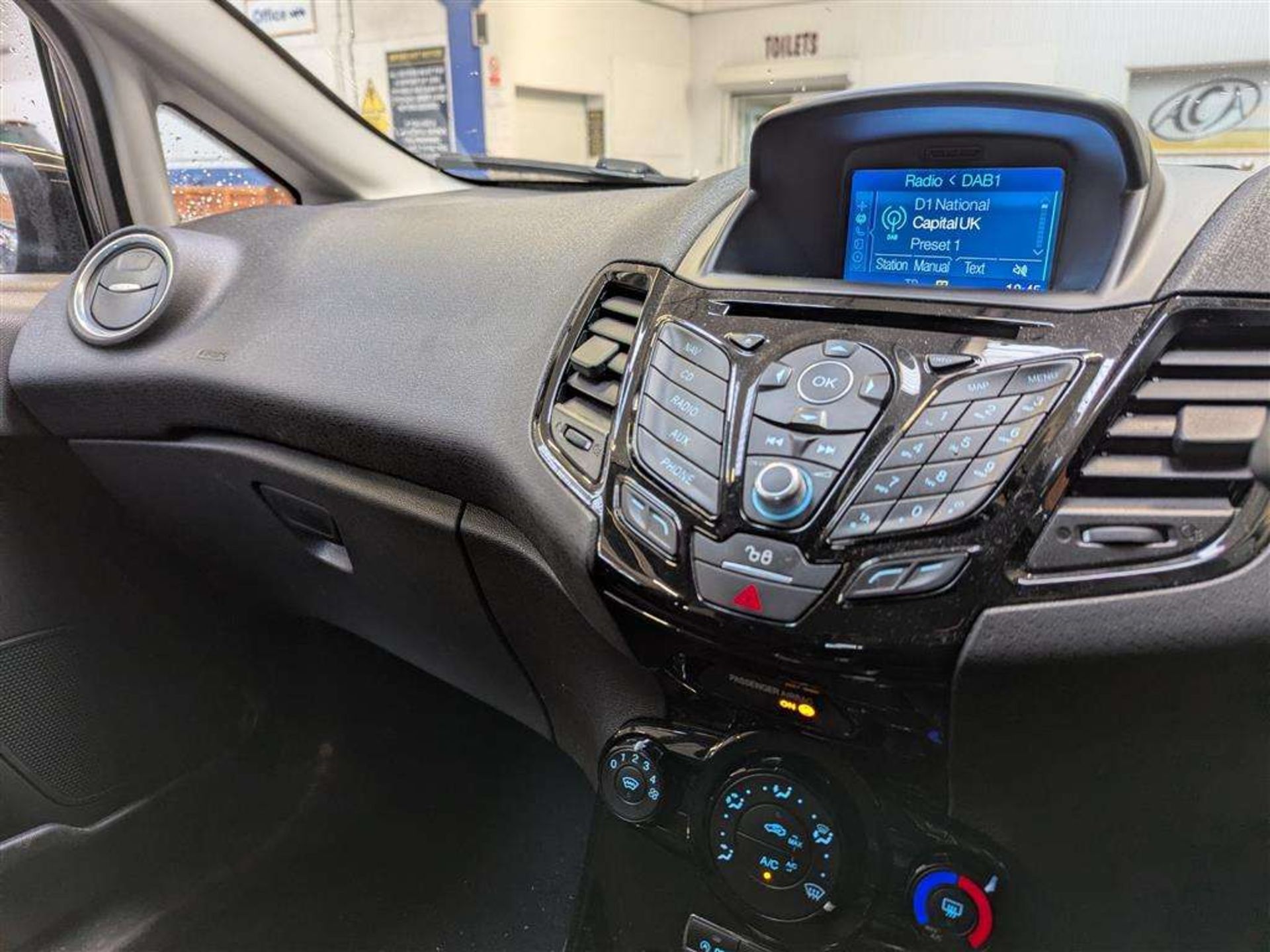 2016 FORD FIESTA ZETEC TURBO - Image 43 of 56