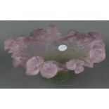 Rosen-Fußschale. Nancy, Daum Frères 20. Jh. Pâte de verre, mehrfach farbig überfangen, mit naturali