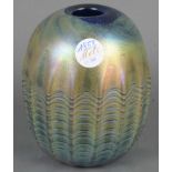 Jugendstil-Vase. New York, Louis Comfort Tiffany um 1900. Dickwandiges Glas, violett lüstrierend üb