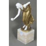 Walter Schott (1861-1938). Kugelspielerin. Bronze, vergoldet, auf der Plinthe sign., auf erhöhtem M