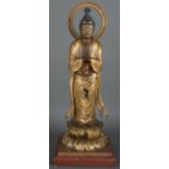 Amida Nyorai. Japan, Edo-Epoche 18. Jh. oder früher. Massivholz, geschnitzt, auf Kreidegrund gold g
